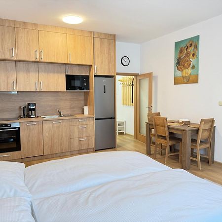 Riverside Apartment Praha Bagian luar foto