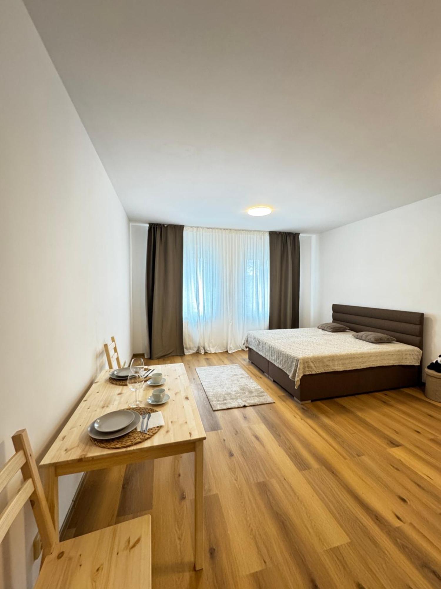Riverside Apartment Praha Bagian luar foto