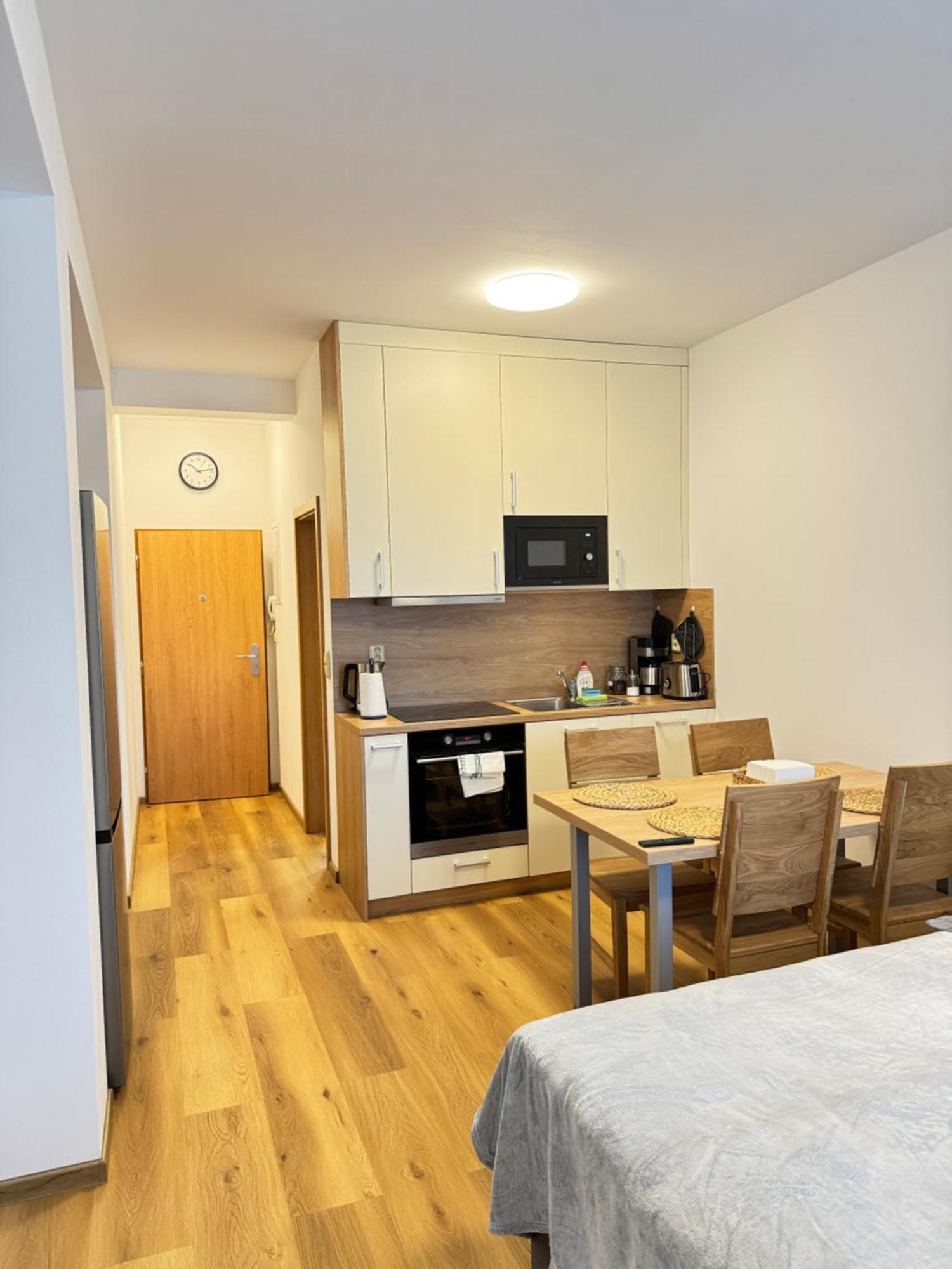 Riverside Apartment Praha Bagian luar foto