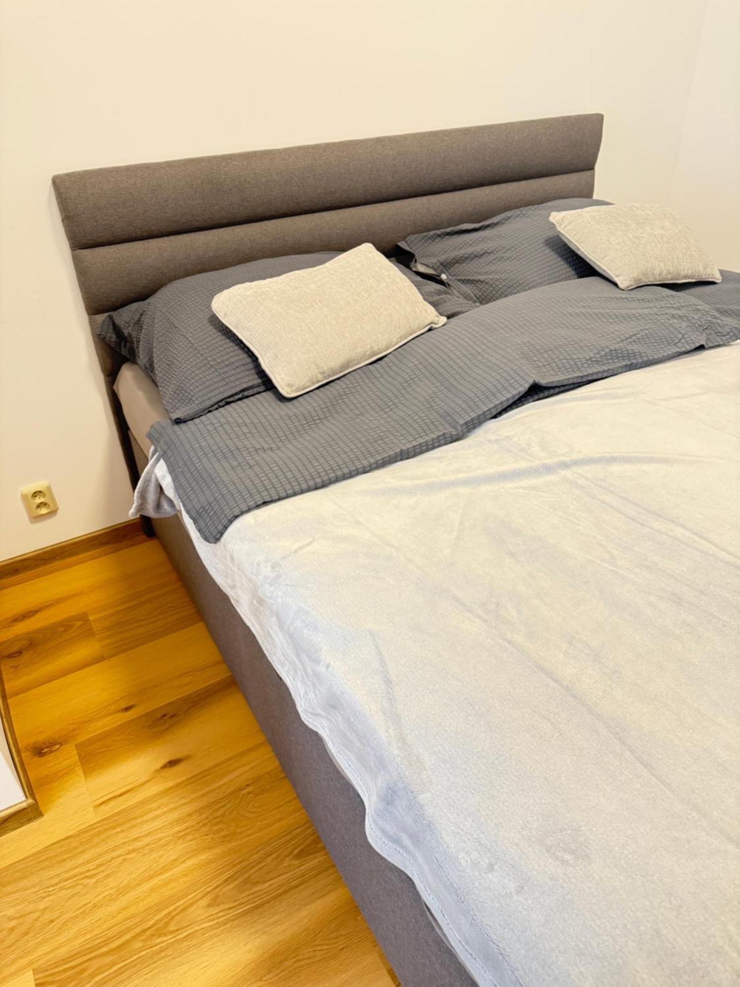 Riverside Apartment Praha Bagian luar foto