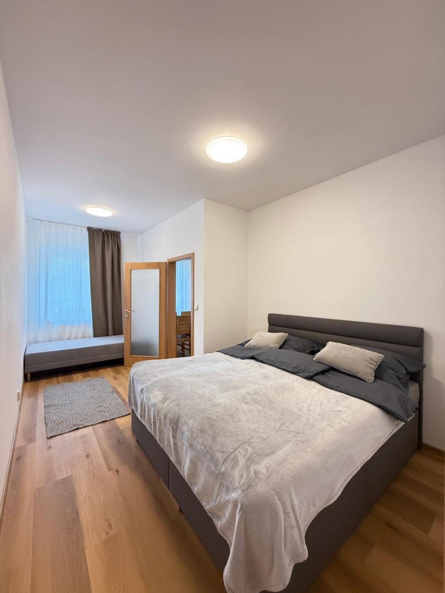 Riverside Apartment Praha Bagian luar foto