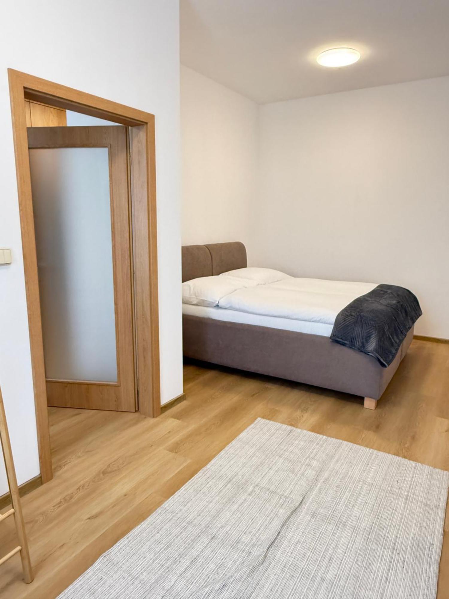 Riverside Apartment Praha Bagian luar foto