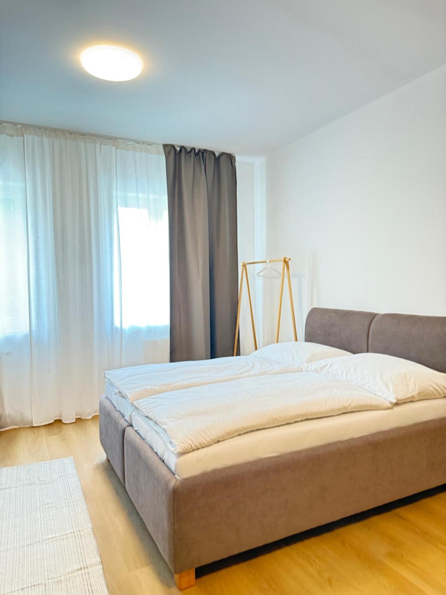 Riverside Apartment Praha Bagian luar foto
